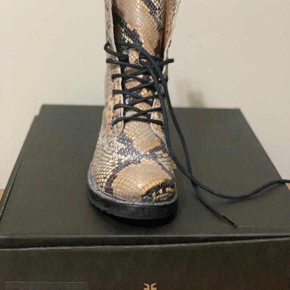 COPY - FRYE VERONICA COMBAT BOOT - TAN MULTI Size 6.5 - Picture 2 of 6